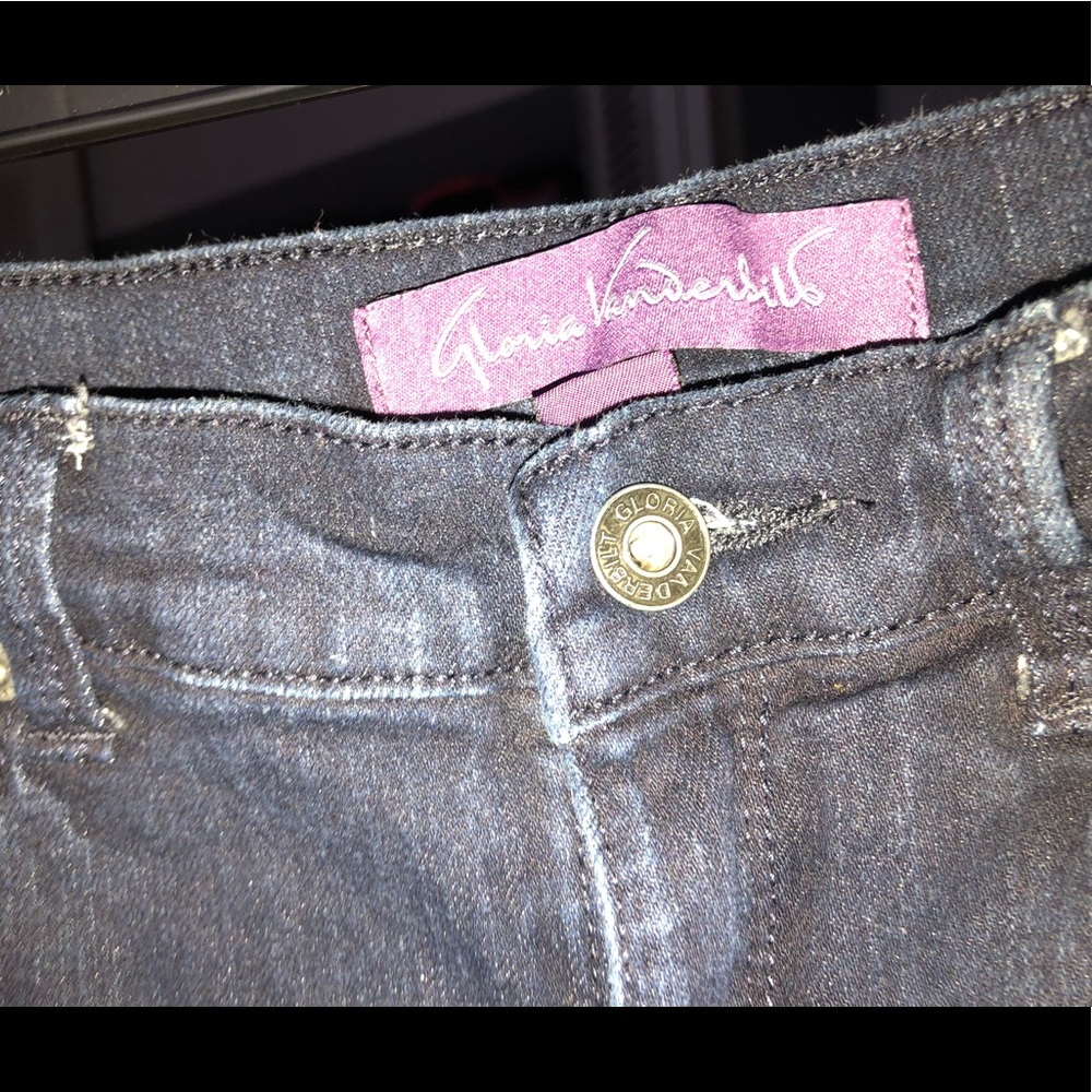 Curvy, Dark blue jeans
